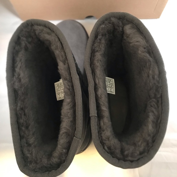 UGG CLASSIC SHORT STUD II Size 8
Color: CHRC - Picture 9 of 15